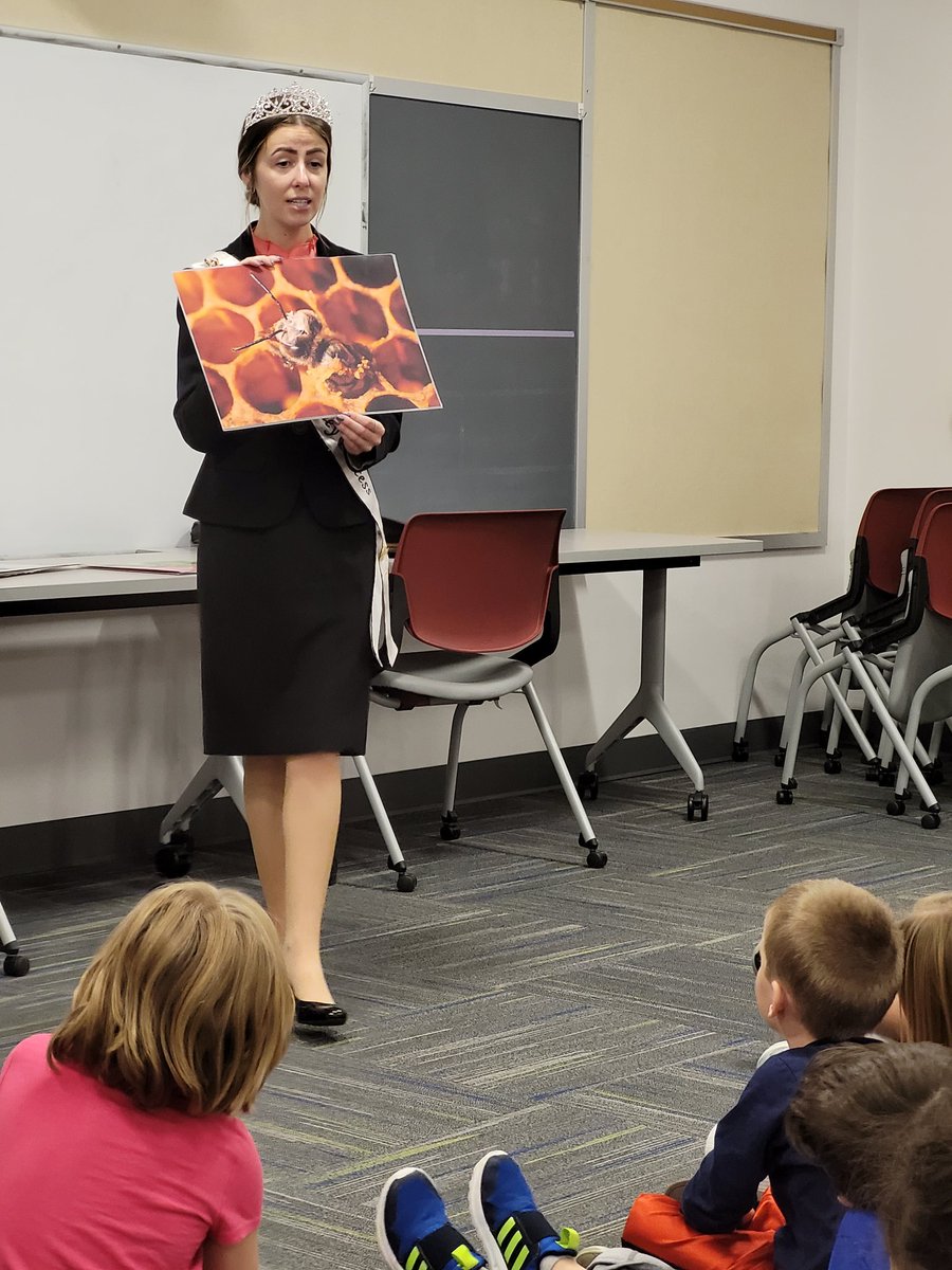 formermingo's tweet photo. Thanks, American Honey Princess, Allison Hager, who presented information on honey bees as a culminating activity for our #CKLA plants unit! The @SPHBulldogs  students asked great questions and used vocabulary related to pollination. https://t.co/wRaJXzviwC