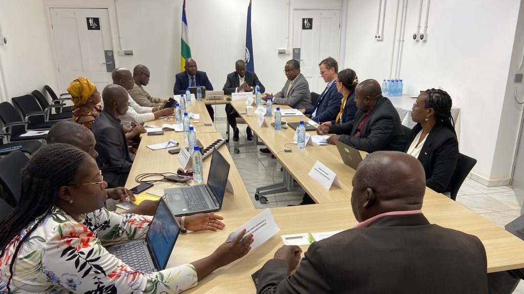 ousmane_diagana's tweet photo. Echanges fructueux avec les représentants de la société civile, acteurs majeurs de la stratégie de la @Banquemondiale au niveau des communautés en #Centrafrique.

La mise en place de la plateforme de coordination est une étape importante dans ce processus. https://t.co/lZzmjEyCfj
