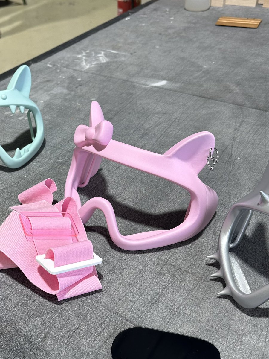 hunimona's tweet photo. Huni Ski Goggles inspired by Hello Kitty 🩷 https://t.co/wJPdEPkqZH