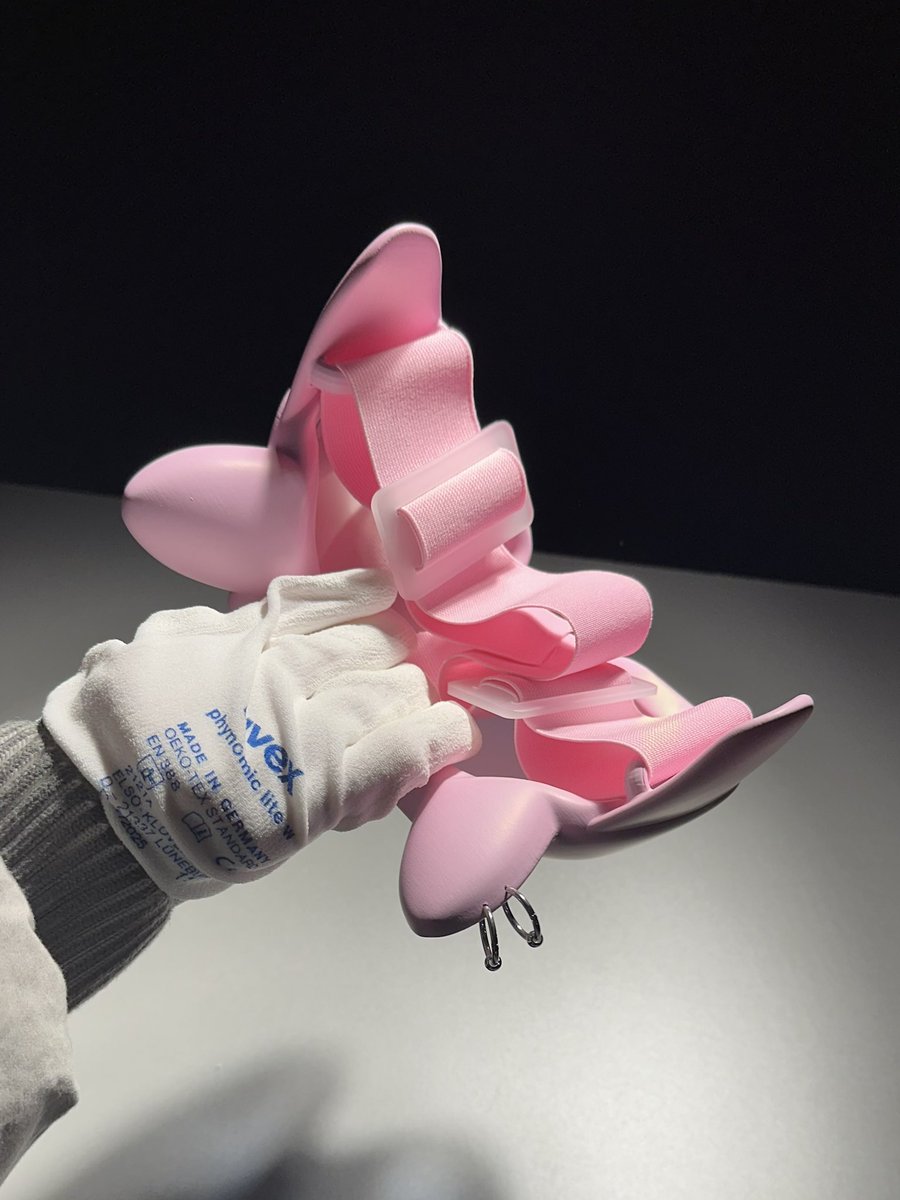 hunimona's tweet photo. Huni Ski Goggles inspired by Hello Kitty 🩷 https://t.co/wJPdEPkqZH