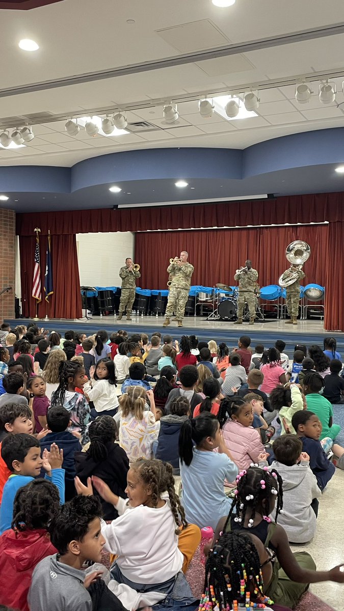 LovesExplorers's tweet photo. Thank you Fort Jackson Army Band for playing at our school today! @CatawbaTrail https://t.co/1jhl6aQAdB