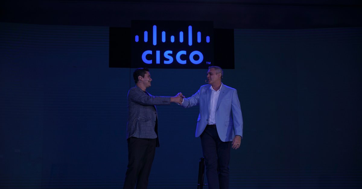 ¡En el Partner Forum de #CiscoEngage también exploramos Full Stack Observability con Álex Gómez, Latam Sales Manager de ThousandEyes, y Cleber Viscont, Latam Head of Systems Engineering en Cisco AppDynamics! 🌐 #CiscoEngage #PoweredbyHumans