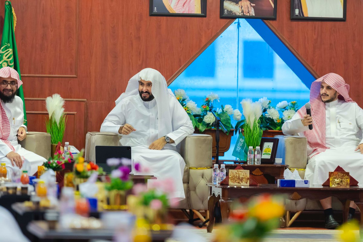 MojKsa's tweet photo. وزير العدل د. وليد الصمعاني يدشن محكمتين نموذجيتين في مكة المكرمة؛ ليصبح إجمالي المحاكم النموذجية في المملكة أكثر من 26 محكمة تعمل وفق الهوية المعيارية الموحدة والنموذج التشغيلي الحديث للمحاكم, الذي يستهدف تطوير بيئة العمل، وتحسين تجربة المستفيدين. https://t.co/LHXWRBBNi3