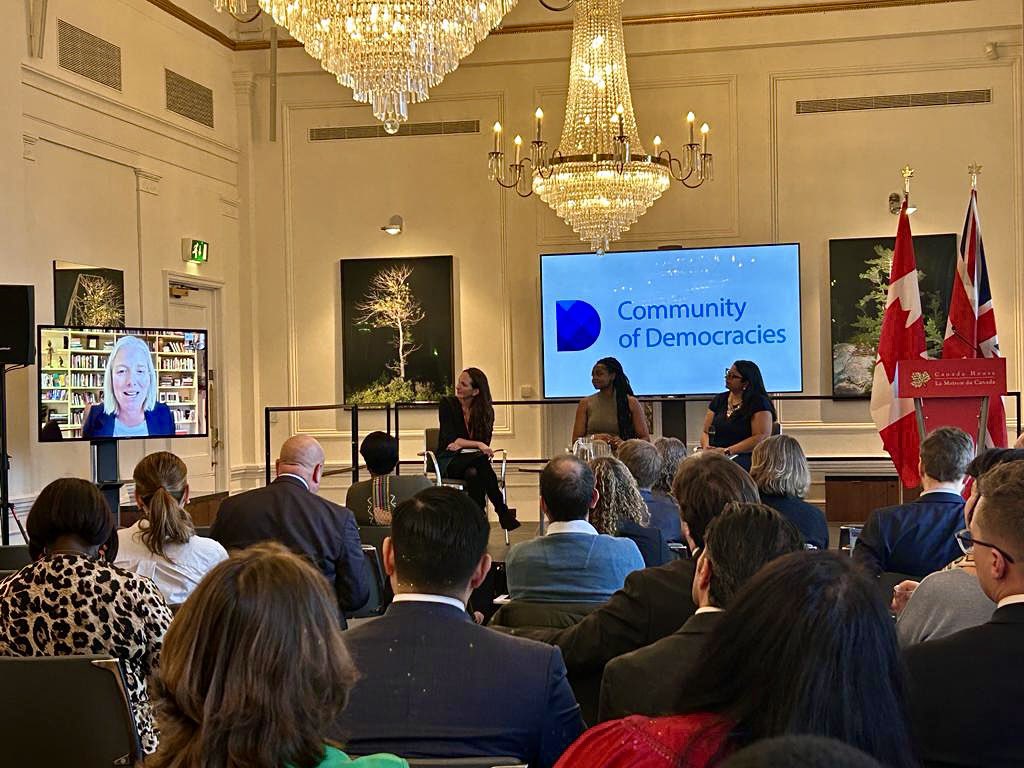 Aujourd’hui, le Canada a organisé un panel de la @CommunityofDem sur le renforcement de la résilience des démocraties grâce à la participation politique des femmes. Merci à nos distinguées panélistes @minnacc, @afropolitrix & @cathmckenna.