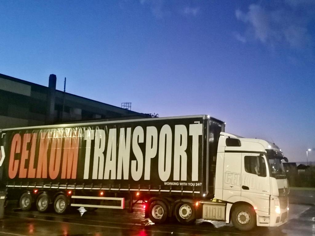 CelkomL's tweet image. Loading never looked so good 👌🚛🏙
#celkom #pallettrack #loadingbay #proud #neverstop #busytimes #forevergrateful #christmasiscoming2023
#underthelights