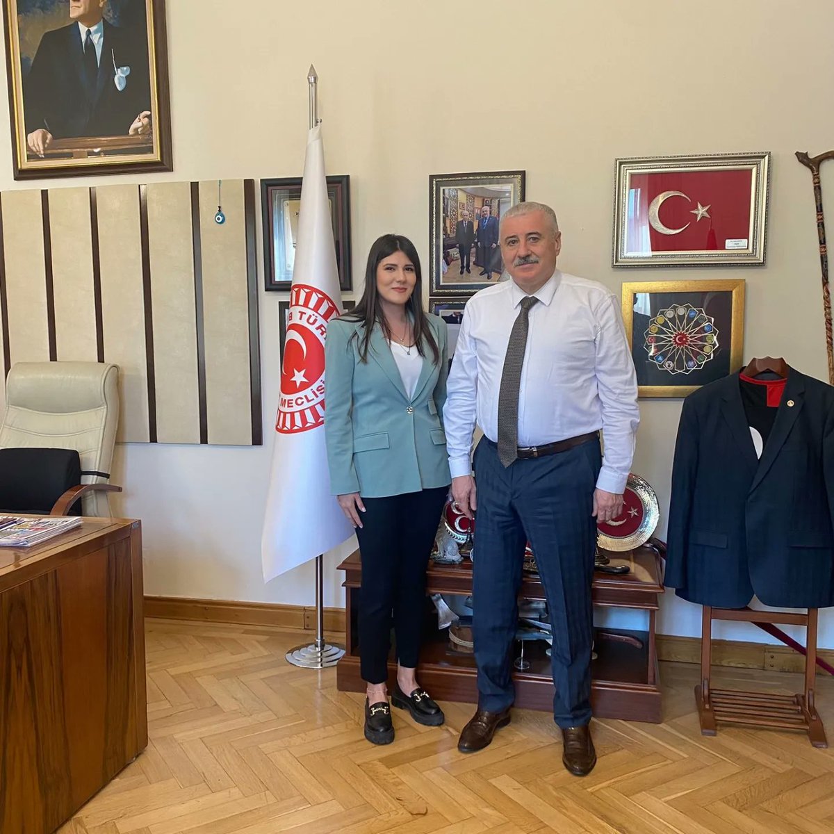 MHP Şehitkamil İlçe Başkanımız <a href="/ihakdekan/">İbrahim Hakan DEMİRKAN</a> Kaçep  Başkanımız ve Yöneticilerimizle Beraber TBMM İdari Amiri Milletvekili Sn.<a href="/SermetAtay/">Sermet Atay</a> Beyefendiyi Ziyarette Bulundular. Sayın Vekilimize Misafirperverliği ve Hoş Sohbetleri İçin Teşekkür Ederiz.