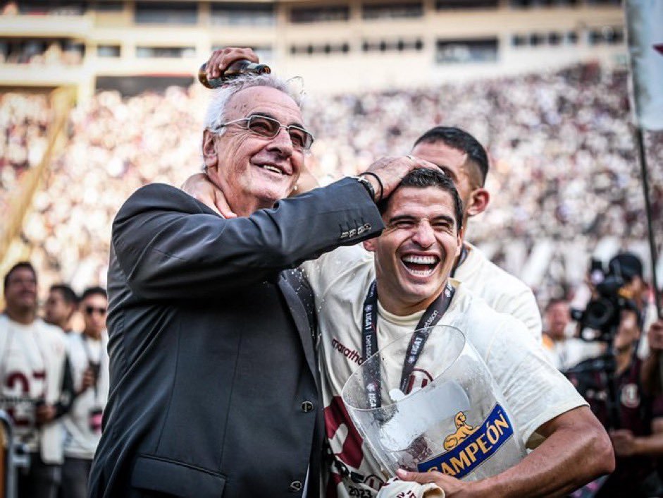 ladraelfutbol's tweet photo. Jorge Fossati: "Dejamos que Alianza Lima nos empate en el Monumental para que el partido no termine en goleada y darle EMOCION a la final."
¿Opiniones? 🤔
#FossatiEnAlAngulo #Liga1Betsson https://t.co/RFqS2txJYq
