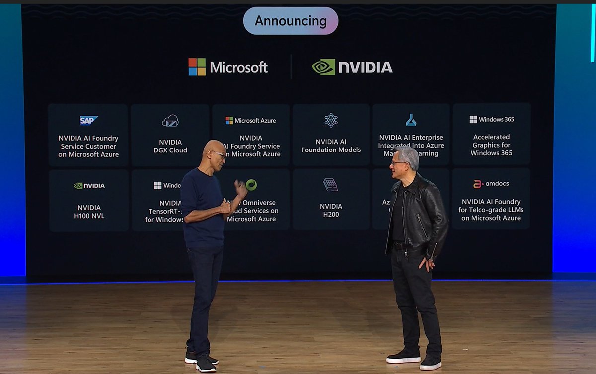 Après beaucoup d'annonces sur les chipsets et les Datacenters Azure, Satya Nadella reçoit sur scène Jensen Huang, CEO de NVidia pour parler de leur partenariat. On se demandait où tournait l'Omniverse, on a la réponse maintenant 😅 #MSIgnite