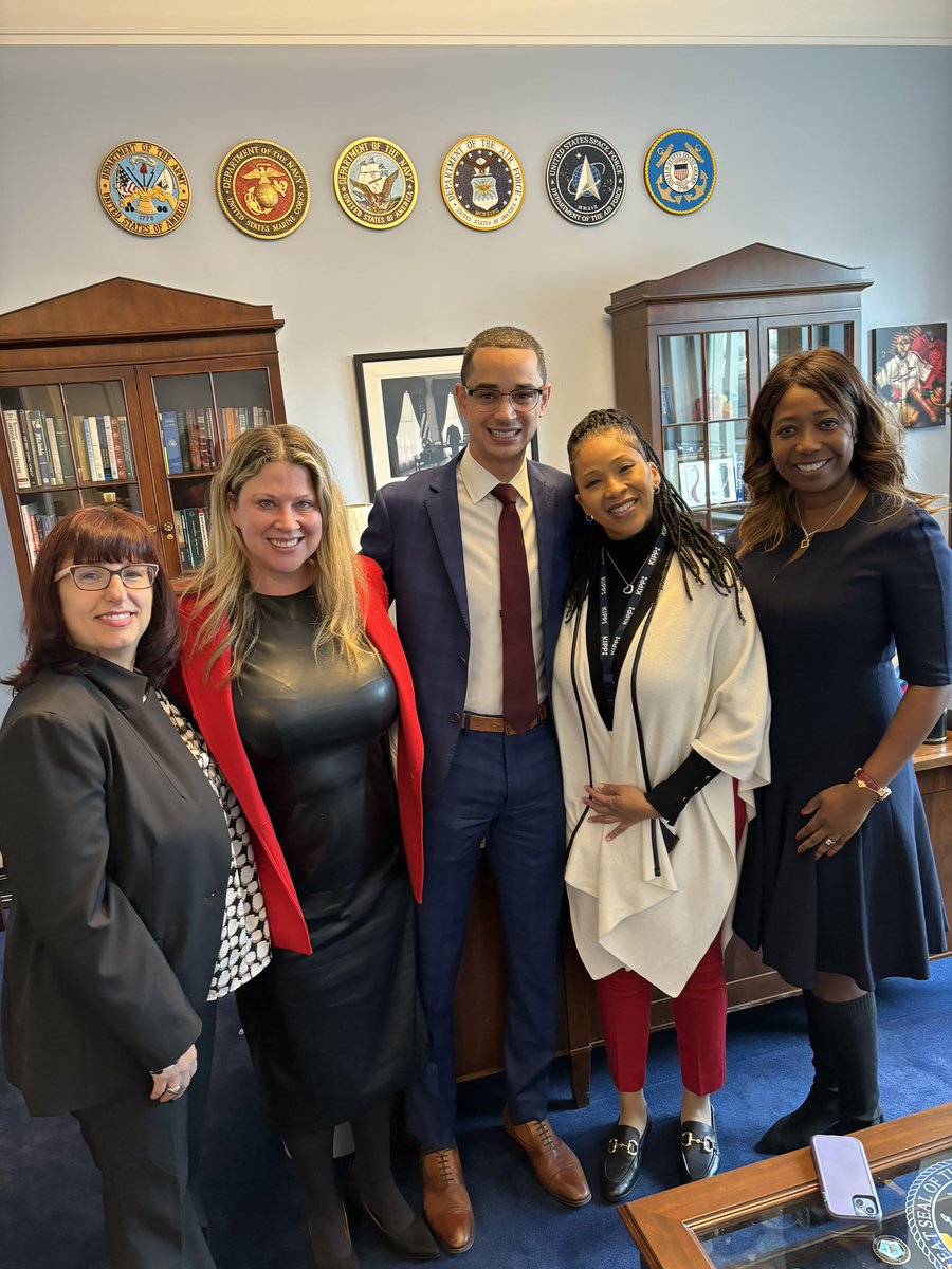 Grateful to <a href="/RepJoeMorelle/">Joe Morelle</a> and his staff for the chance to chat about high-quality public charter schools, common sense gun reform, and support for student mental health. <a href="/uncommonschools/">Uncommon Schools</a> <a href="/KIPP/">KIPP Public Schools</a> <a href="/mayarothbiz/">Maya</a> #CharterHillDay