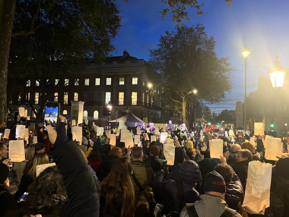Incredible to see hundreds on Whitehall for a #HumanitynotHate vigil. Members of the public joined MPs and Muslim, Christian &amp; Jewish faith leaders to light lanterns in memory of all those lost in the Israel- Palestine conflict, and as a symbol of hope against hatred.