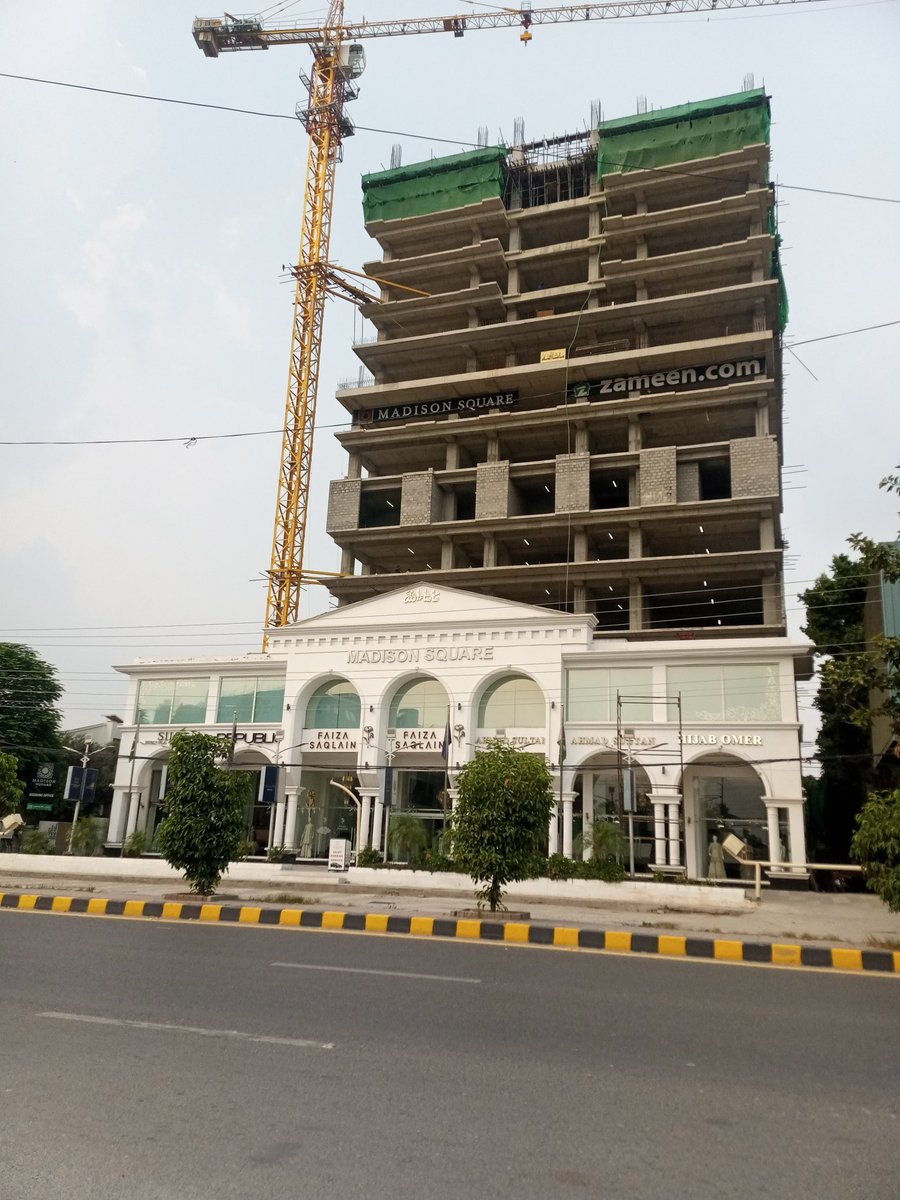 Under Construction 21st Floor Madison Sqaure Mall at Gulberg Lahore

#MadisonSquare #Lahore #Punjab #Pakistan 🇵🇰 🇵🇰