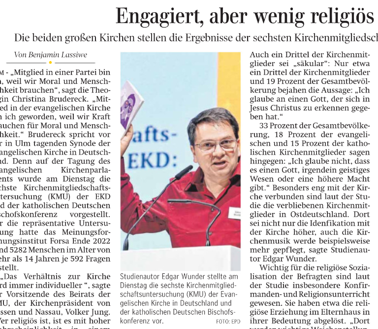 Die bringt nicht nur einen sehr gut recherchierten Bericht von <a href="/lassiwe/">Benjamin_Lassiwe @lassiwe.bsky.social</a> , sondern auch ein tolles Bild des Kollegen Edgar Wunder aus dem #KMU6 -Team am <a href="/SI__EKD/">Sozialwiss. Institut der EKD</a> .