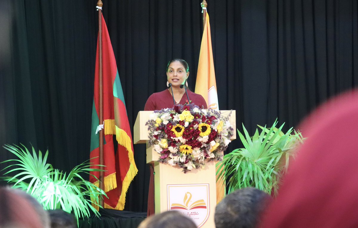 Ministry of Education (@moedumv) on Twitter photo ޞަލާޙުއްދީން ސްކޫލް ރަސްމީކޮށް ހުޅުވުމަށް ބޭއްވި ޚާއްޞަ ރަސްމިއްޔާތު. މި ރަސްމިއްޔާތު ޝަރަފްވެރިކޮށްދެއްވާ، ސްކޫލް ހުޅުއްވައިދެއްވީ މިނިސްޓަރ <a href="/aisthly/">Aishath Ali</a> ޞަލާޙުއްދީން ސްކޫލް ރަސްމީކޮށް ހުޅުވުމަށް ބޭއްވި ޚާއްޞަ ރަސްމިއްޔާތު. މި ރަސްމިއްޔާތު ޝަރަފްވެރިކޮށްދެއްވާ، ސްކޫލް ހުޅުއްވައިދެއްވީ މިނިސްޓަރ <a href="/aisthly/">Aishath Ali</a>