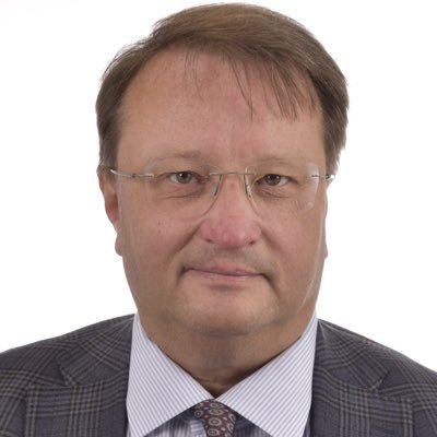 Mellan 06 00-18 00 har Beckman 88 X och återpuliceringar. Vad gör han för lönen han får av våra skattepengar ?