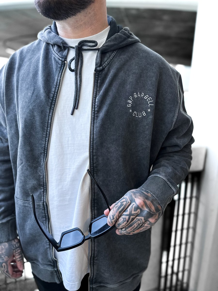 BadRhinoUK's tweet image. Complete your look with GNP 🔥

@lukestradling styling up the Grey Washed Zip Through Hoodie

Shop 🛒 bit.ly/3ubSr0R

#badrhino #gnp #menshoodies #winterhoodie