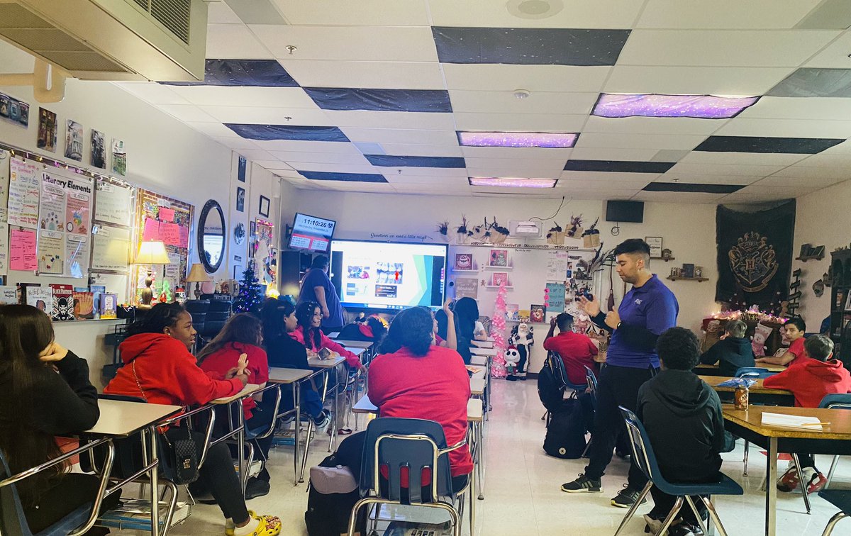 Thank you to our Dental Hygenists from St.Pete College. Their presentation was super insightful about teeth health and had many students interested to learn more about their degree for the future. #greatamericanteachin #StPetersburg @MemorialHCPS @TransformHCPS