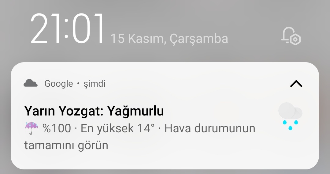 Etek kombini yapmama rağmen yarın benim için musmutlu bir gün