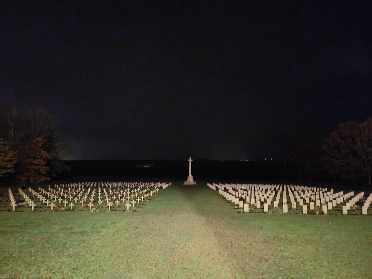 I've seen Thiepval Memorial dozens of times but I'm absolutely just blown away by being here for the first time at night, I'll admit it, it's made me proper sob😪 . Only me & the rain here but I tell you,it feels like I'm watched by a thousand eyes from those woods 👀#WW1 #Somme