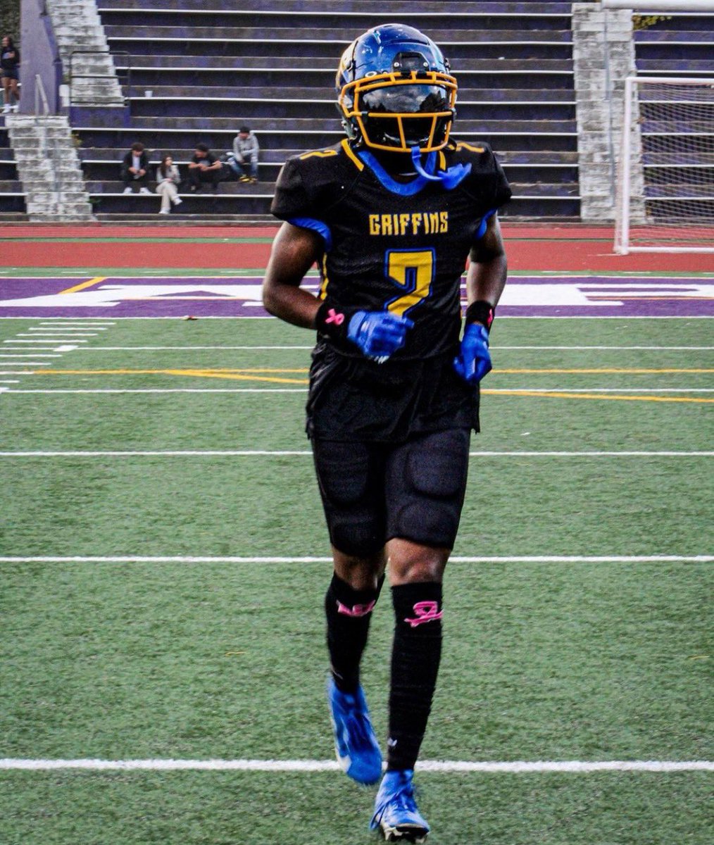 TrevonLowe's tweet photo. Young guys, cherish every game, practice, summer workout, film session, etc. One day you will take that final walk. It's painful, it hurts, and it comes fast. Friday night made me realize just how much I love this game. Never take it for granted, be your best every opportunity https://t.co/HxqIablJNM