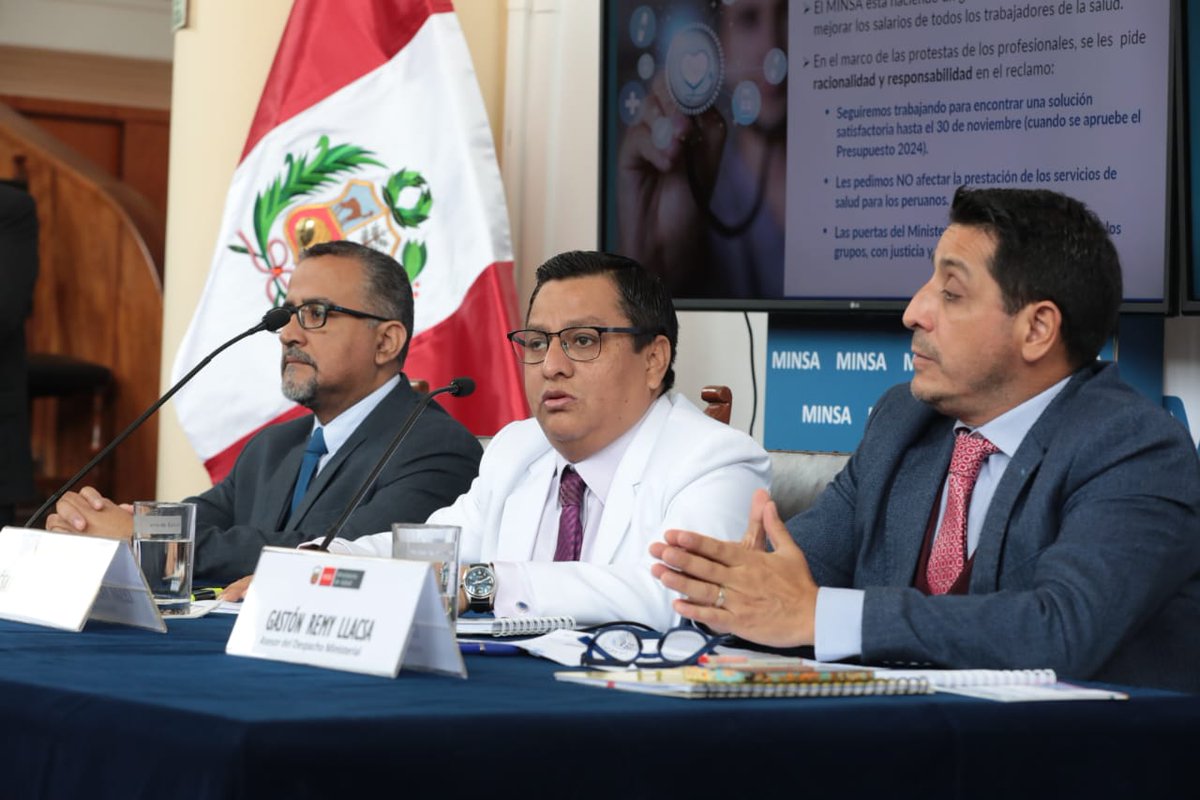 🤝 “Siempre estamos abiertos al diálogo. Les pedimos una tregua para avanzar las gestiones ante el @MEF_Peru y el @congresoperu sin afectar a los pacientes. Si trabajamos juntos podemos asegurar que la Ley de Presupuesto Público del próximo año asegure el aumento de sus…