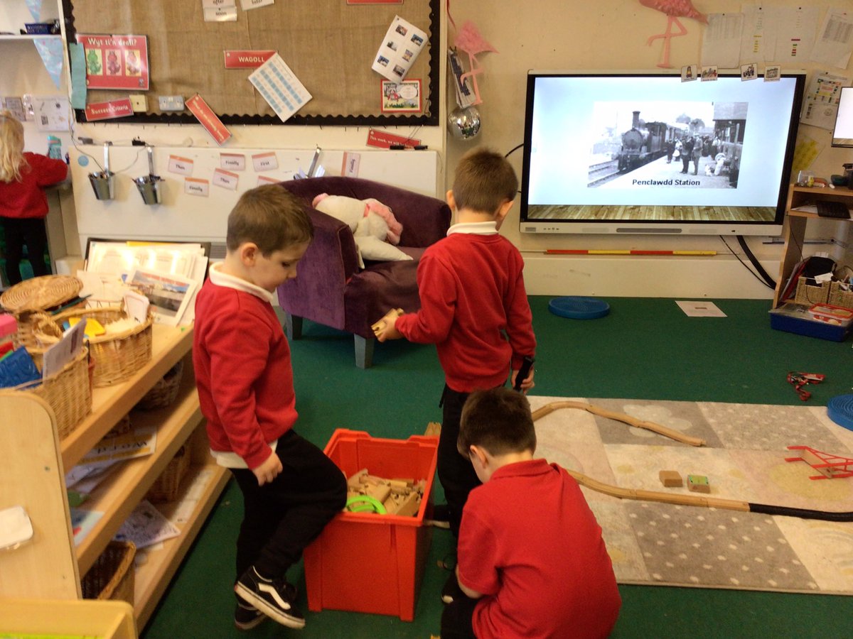 Penclawdd's tweet photo. #PencFlam As part of our topic we are learning about Penclawdd Railway Station-we would like to persuade our community to bring it back! @ToniaAntoniazzi what do you think? It would bring more people to Penclawdd, it is good for everyone and it is fun and fast! #PencHUM #PencLLC https://t.co/aSpgCn7ril