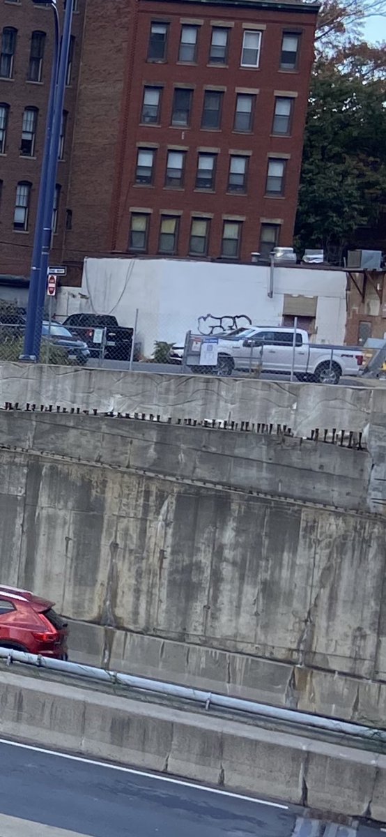 bostonaruban's tweet image. #BigDig construction ended 6 years ago but still exposed REBAR at tunnel entrance at New Chardon street / Haymarket. Is this supposed to look like this? @universalhub @MassDOT