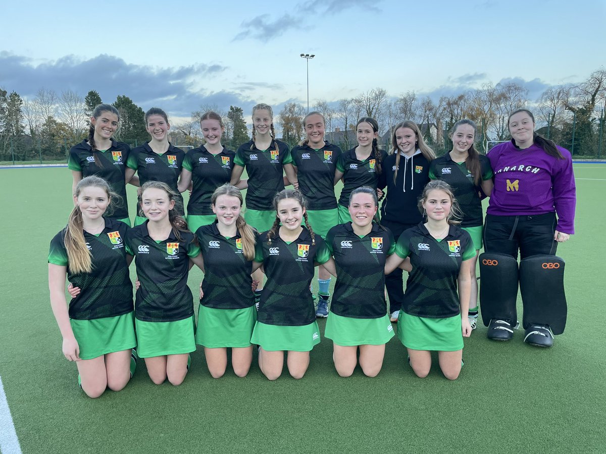 Congratulations to the 1sts who defeated @belfasthighsch1 3-0 in the 1st round of the @BelfastTele Schools’Cup. Goals coming from Hannah L, Lucy A and Niamh F 
Thanks to @FrontRowUnion for the coverage💚🖤#susproud