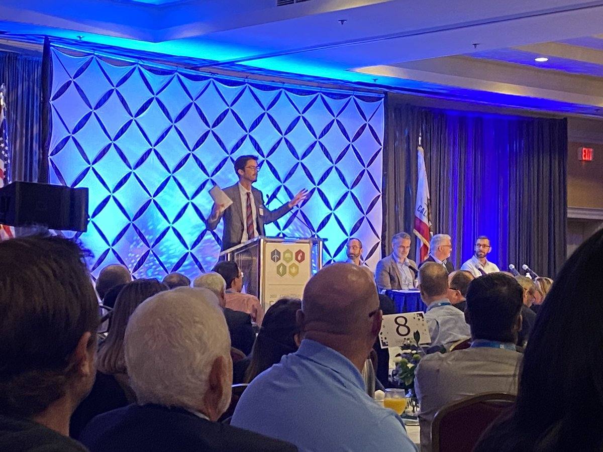 MikeUmbro's tweet image. Great time moderating the Renewable Energy discussion at the Kern Energy Summit today!

#Kern #Energy