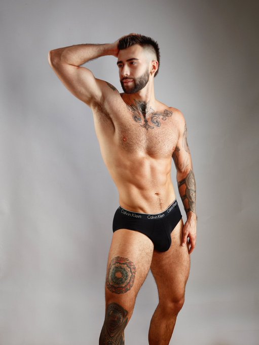 #InMyCalvins https://t.co/XfPWXbU35R<a href="/tag/inmycalvins"class="tags">#InMyCalvins</a>