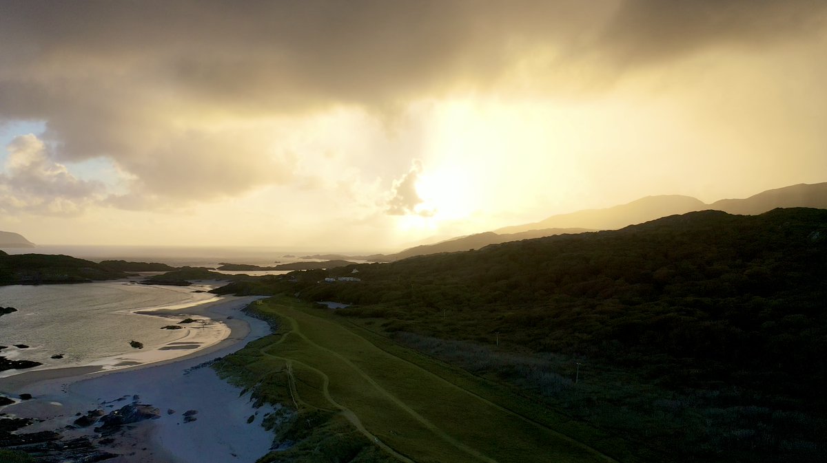 A sunset in the summer in a way that makes you think about the life as a whole. #wildatlanticway #atlanticocean #ireland