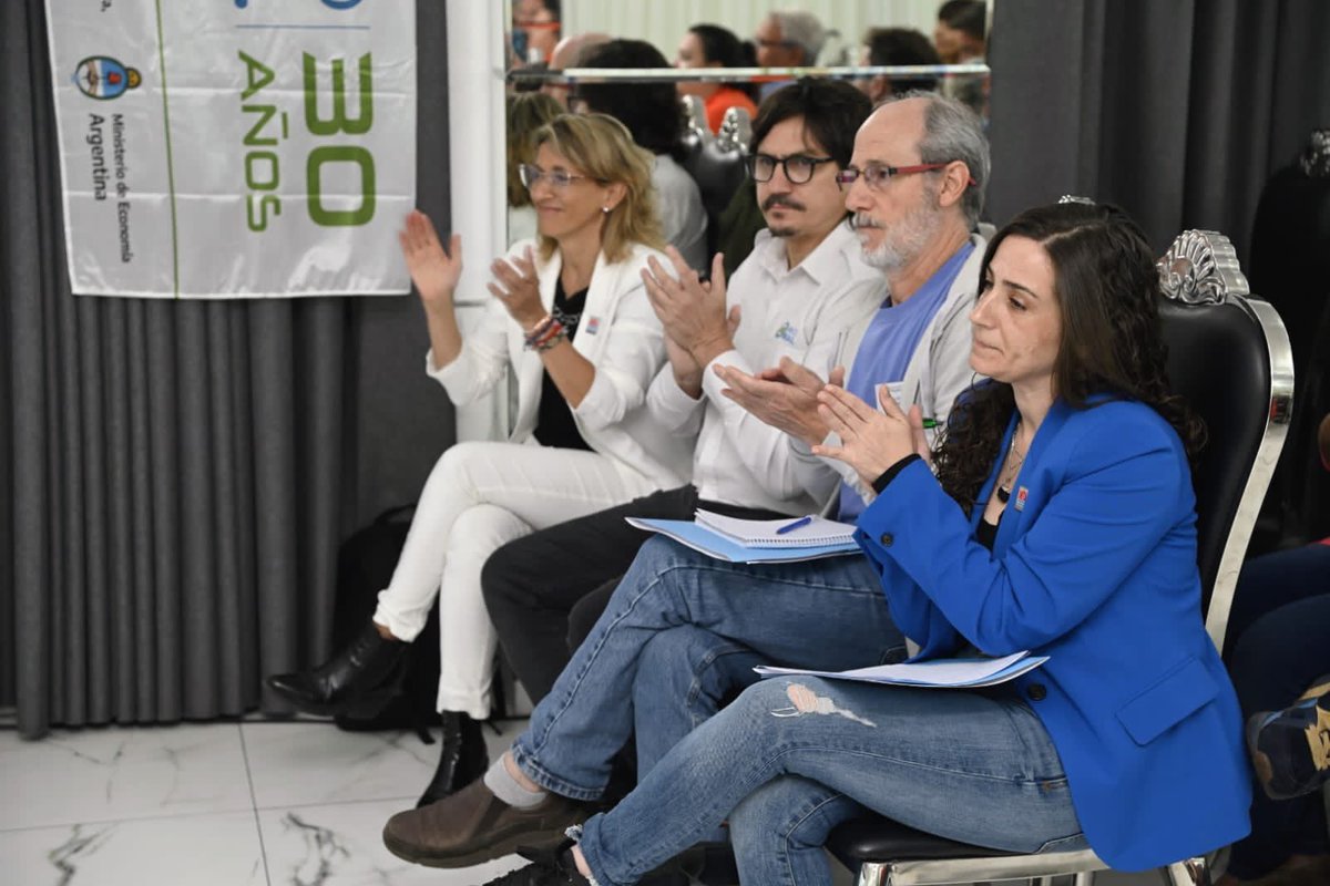 👏”Panel de Referentes”: Nuevos desafíos del programa Cambio Rural en el “Encuentro de Balance, Análisis y proyección” compartieron sus experiencias: Ing. Carlos Cheppi, Dr. Roberto Bocchetto, Ing. Walter Martin, Ing. Etelvina Gesualdo y Lic. María Isabel Tort y Ing. Luis Bonetto