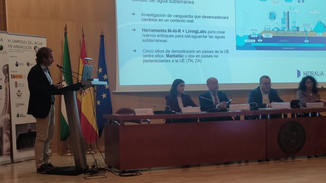 InfoHidralia's tweet image. 🗣️ @CETAQUA_Enrique: &quot;Desde @Cetaqua #Andalucía coordinamos el proyecto #LIFEMatrix, junto a @InfoUMA y @AcosolSA, para tener una experiencia de recarga con agua regenerada. El objetivo es situar a la #CostadelSol como referente europeo en la recarga gestionada de acuíferos&quot;