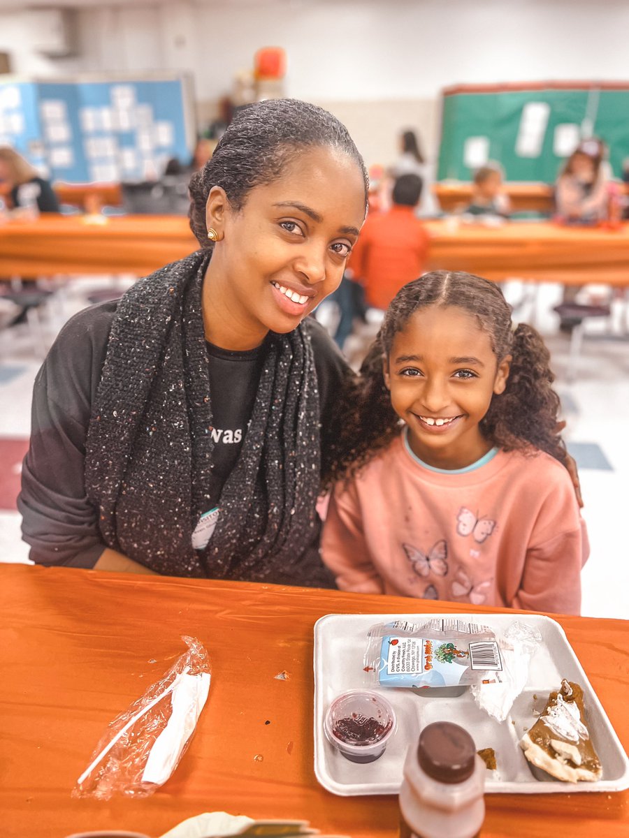 🍂🦃 Our school is buzzing with joy as families joined us for a delightful Thanksgiving lunch! Sharing laughter, gratitude, & delicious moments together. Happy Thanksgiving from our school family to yours! 🌟🍁 #BrooksBees 🐝 @ACPSk12 @ACPSNutrition