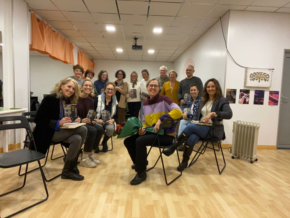 CLUB DE LECTURA ALLEGRO. Desta volta tivemos a sorte de contar con Beatriz García Turnes, a primeira autora convidada pola nosa Escola de Escrita.