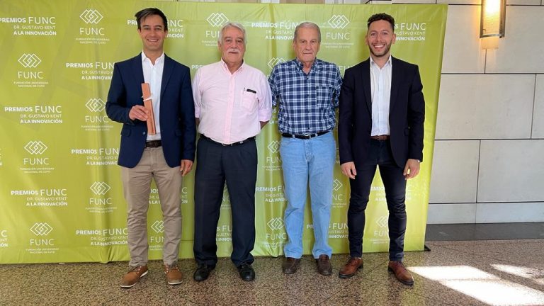 #Gestión #Mendoza 
La Dirección de Hidrocarburos fue premiada por su base de datos digital y georreferenciada con toda la información geológica de la Provincia
Los detalles en acortar.link/vNkSQE