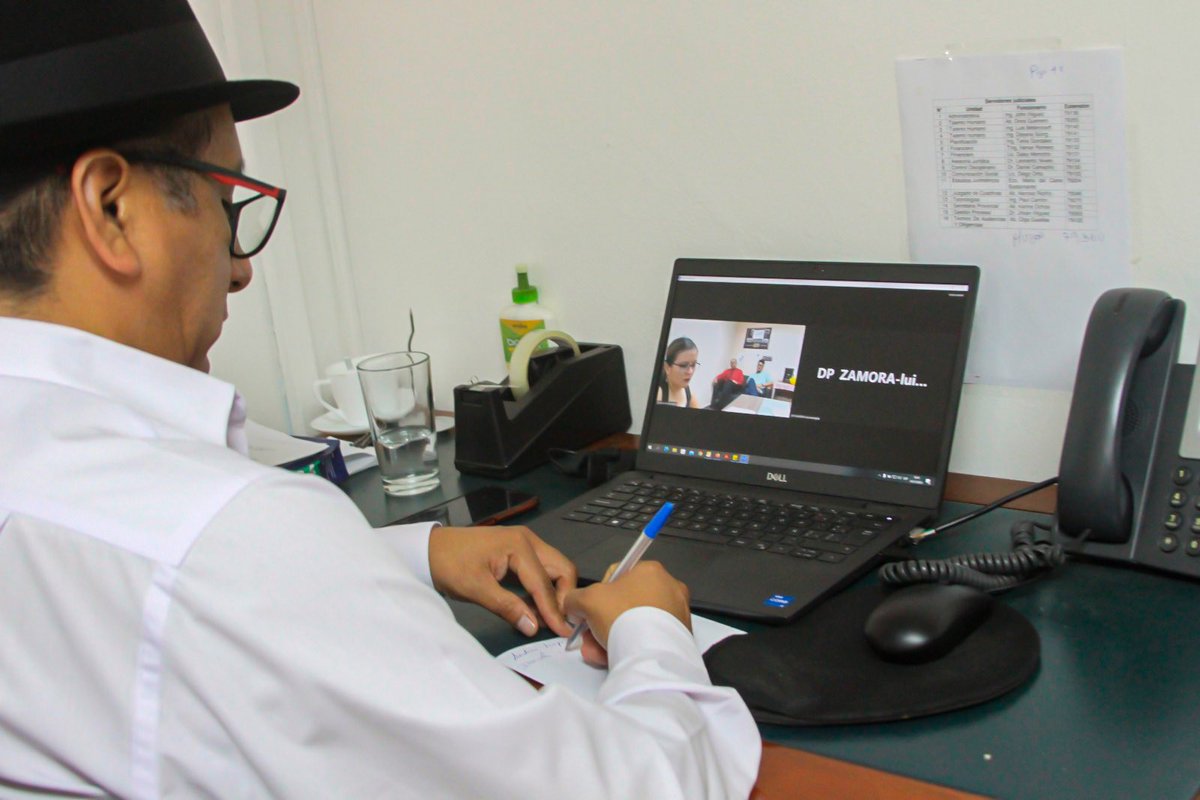MoronaCJ's tweet photo. El Dir. Prov. de @MoronaCJ (E), @LuisSarango11 y Marcelo C, Dir. de la carrera de Derecho, UCACUE, sede Macas, vía telemática coordinaron una simulación de audiencias para estudiantes de Derecho en conmemoración del #25NViolencia. Iniciativa que se realizará este 23 de nov 2023. https://t.co/tLrkuO6i0Y