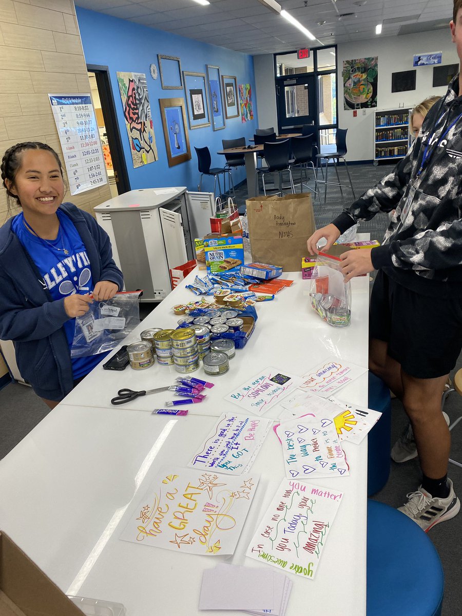CMSColtsLibrary's tweet image. CMS NJHS is focused on serving the community in November! This week we organized the campus food drive for @GRACEGrapevine and packed snack bags for @TheStewpot #TeamCMS