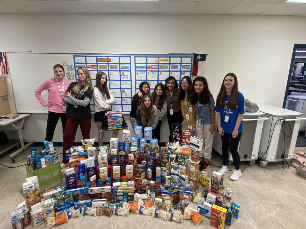 CMSColtsLibrary's tweet image. CMS NJHS is focused on serving the community in November! This week we organized the campus food drive for @GRACEGrapevine and packed snack bags for @TheStewpot #TeamCMS