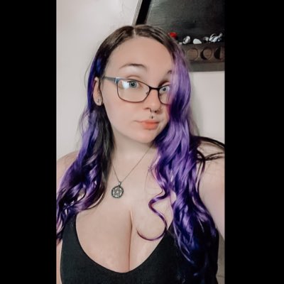 Cookiee_Milf's tweet photo. #NewProfilePic #GothMommy https://t.co/ccpT79OnW1