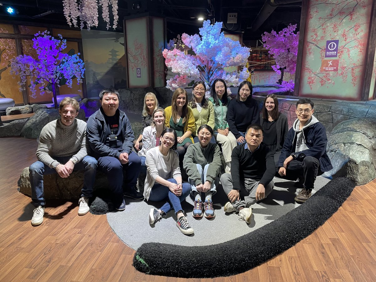 Had a super fun day with a super fun group! The Ma lab rocked the Escape Room and MiniGolf! Nice to "escape" from the lab/office once in a while. 😊

BTW, in case you were wondering, the blue "thingy" on my head is a squid.🦑😅
