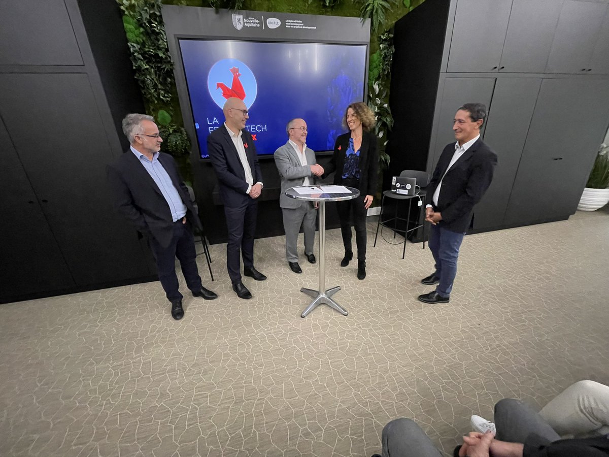 French Tech Bordeaux (@frenchtechbdx) on Twitter photo Place à la signature de la convention entre <a href="/UBMontaigne/">Université Bordeaux Montaigne</a> et La #FrenchTech #Bordeaux ✍️
L’objectif 👉 accompagner les jeunes générations dans notre magnifique écosystème 🤝
Ensemble pour faire rayonner nos talents 🙏 Place à la signature de la convention entre <a href="/UBMontaigne/">Université Bordeaux Montaigne</a> et La #FrenchTech #Bordeaux ✍️
L’objectif 👉 accompagner les jeunes générations dans notre magnifique écosystème 🤝
Ensemble pour faire rayonner nos talents 🙏