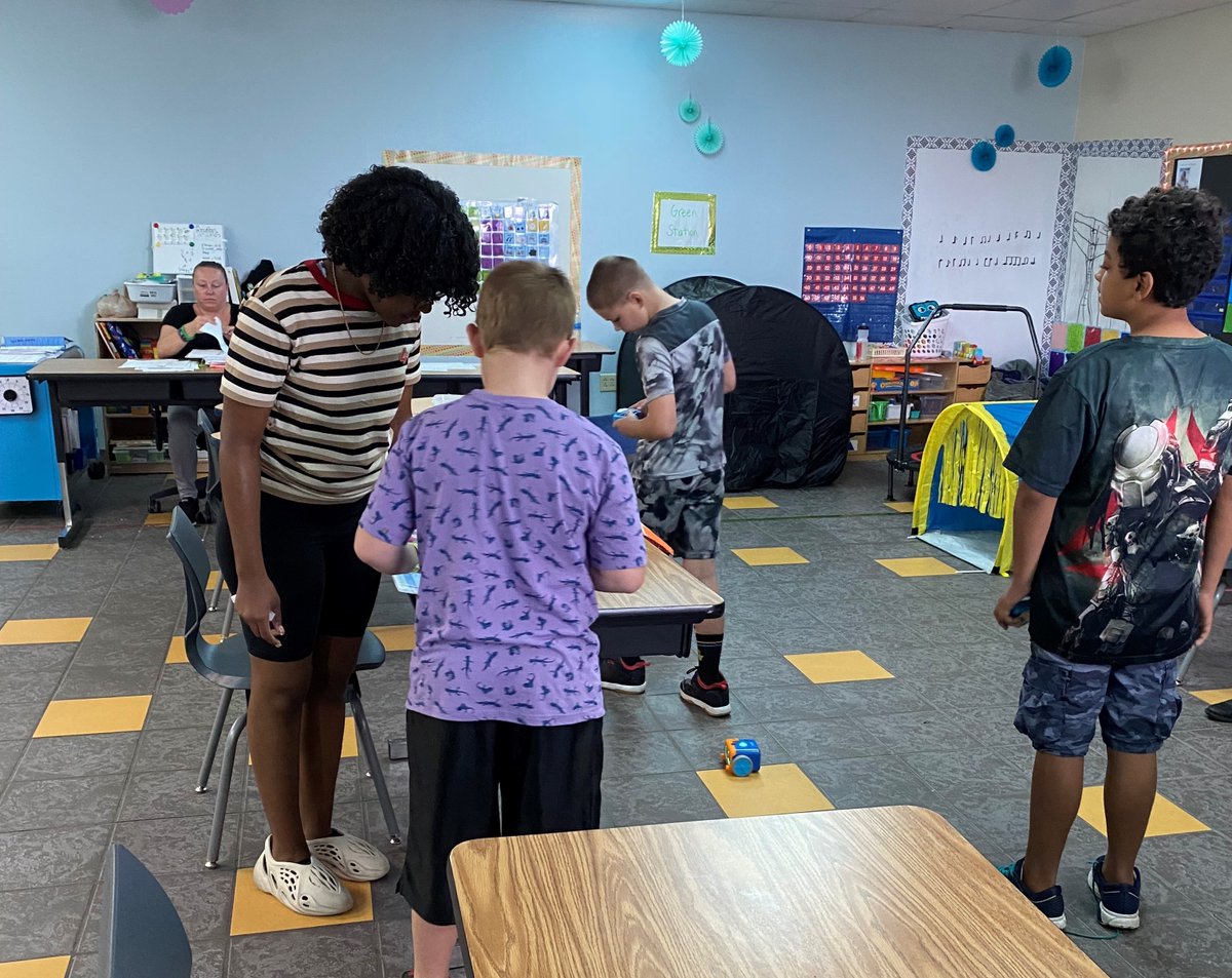 BrevardEdTech's tweet image. The Gardendale Separate Day School elementary students were fully engaged and having fun coding with the Botley robots! #brevardedtech #brevardpublicschools #stemeducation #botley