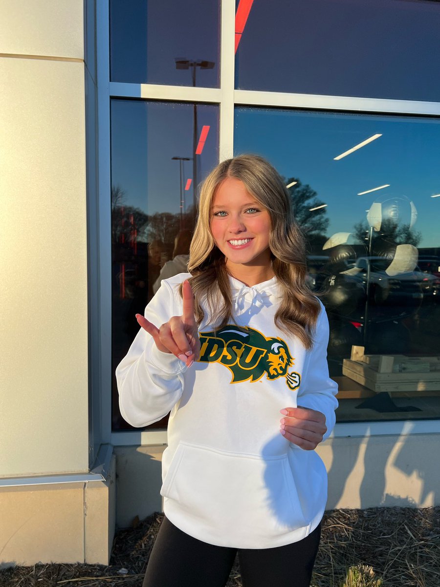 Elise Wisnewski tweet media