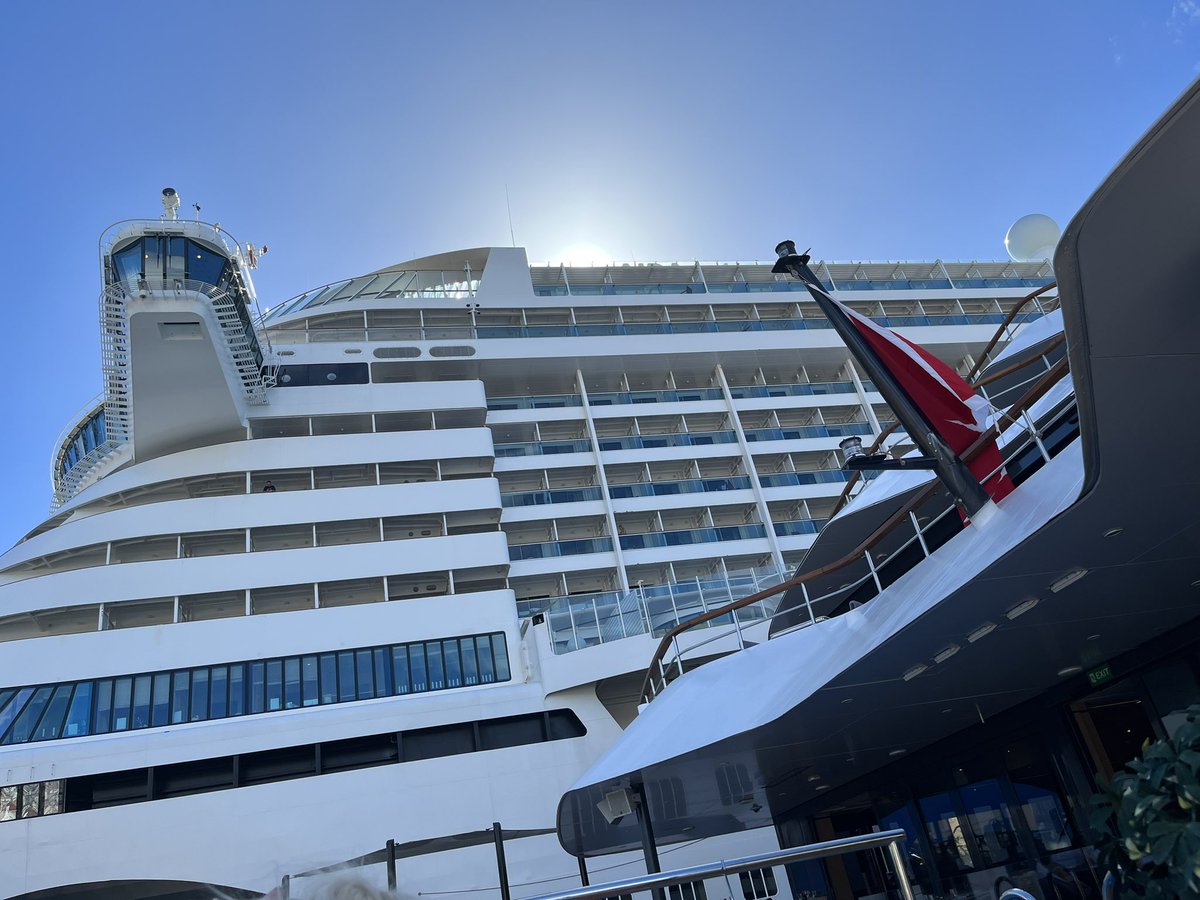 Dear <a href="/aidaperla/">aida</a> , would you just move over a tad please ?   Lots of love from everyone on <a href="/ritzcarltonyc/">The Ritz-Carlton Yacht Collection</a> Evrima.  Thank you !!  🙂