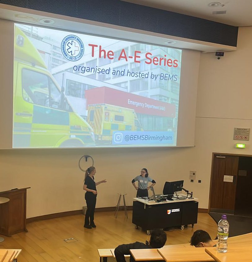 BEMSbirmingham's tweet photo. Last night ‘The A-E Series’ organised and hosted by BEMS kicked off with our Airway and Breathing workshops led by Doctors and Paramedics!

It was wonderful to see so many students from 1st to 5th year fully immersing themselves and getting hands on in workshops. https://t.co/BJkzqib6U1