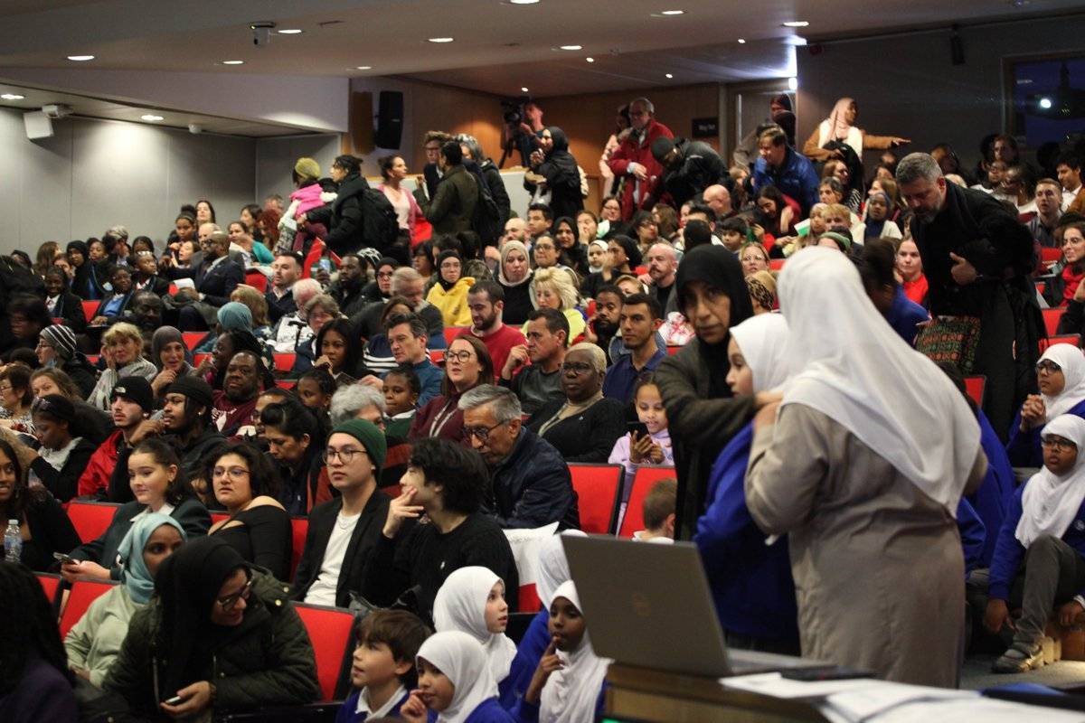 MaudsleyNHS's tweet photo. We are proud to be here at tonight's #SouthLondonListens community assembly with @SLondonListens @SELondonICS https://t.co/PozE5qPfS8