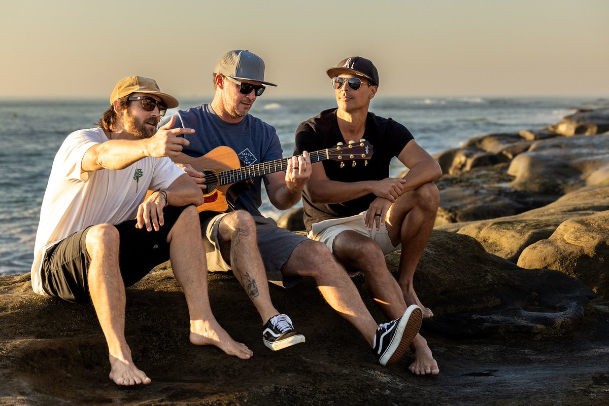 San Diego sunsets with <a href="/slightlystoopid/">Slightly Stoopid</a> <a href="/stickfiguredub/">Stick Figure</a> 🏄‍♂️⛵️ Who has been listening to “Got Me On The Run”?!
 
📷️@inthebarrelphoto