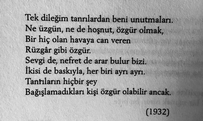 “Tanrıların hiçbir şey
Bağışlamadıkları kişi özgür olabilir ancak.”

[Fernando Pessoa / Uzaklıklar, Eski Denizler]