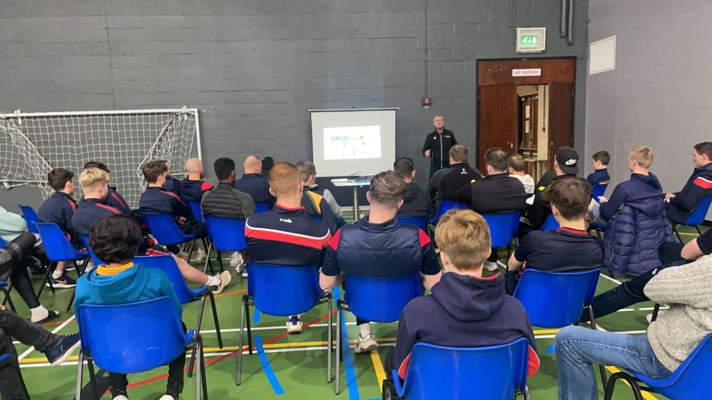 An incredible opportunity for both coaches and players to work with @TobyradfordC this evening 🏏✅ Toby delivered a batting masterclass with some great insight into the principles and skills of modern batting.