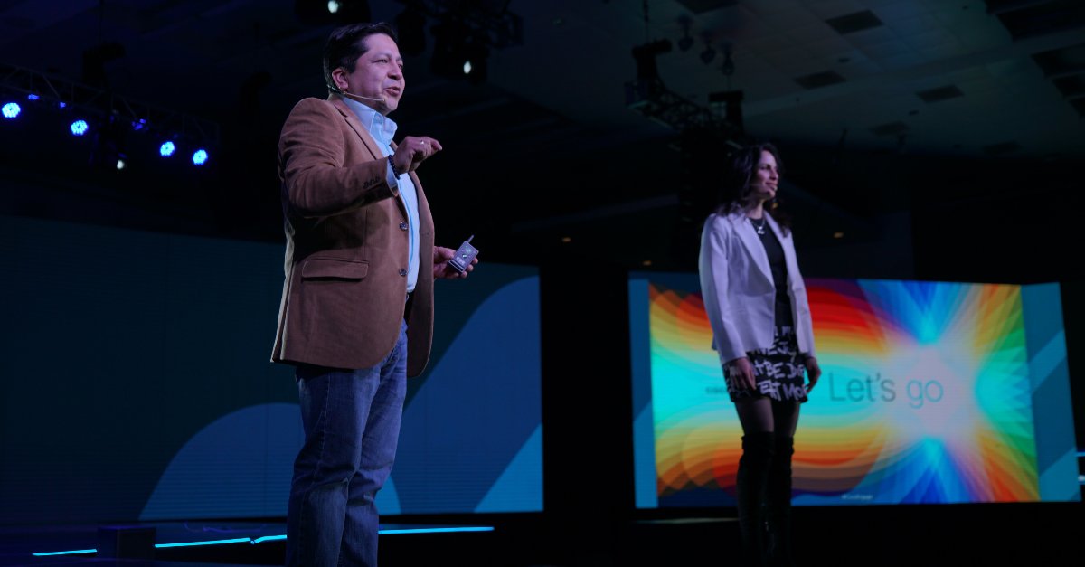 🎙️ Laura Díaz, Meraki Sales Leader LATAM, Cisco, y Jorge Ramírez, Partner Business Development Specialist, Cisco LATAM, nos inspiran con su charla sobre el poder de las plataformas. #CiscoEngage #PoweredbyHumans